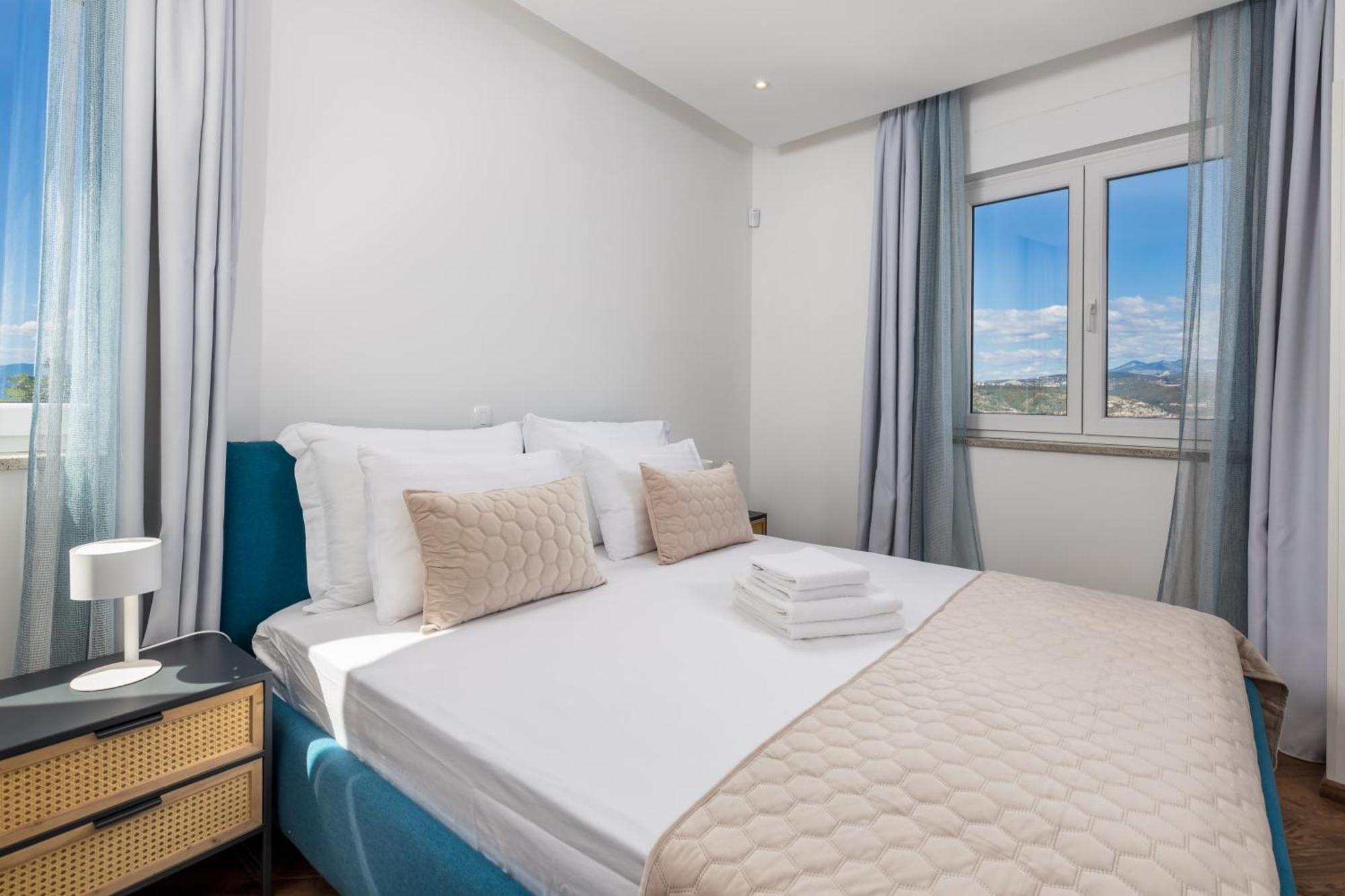 Luxury Ostro With Pool & Krk Bridge View *
